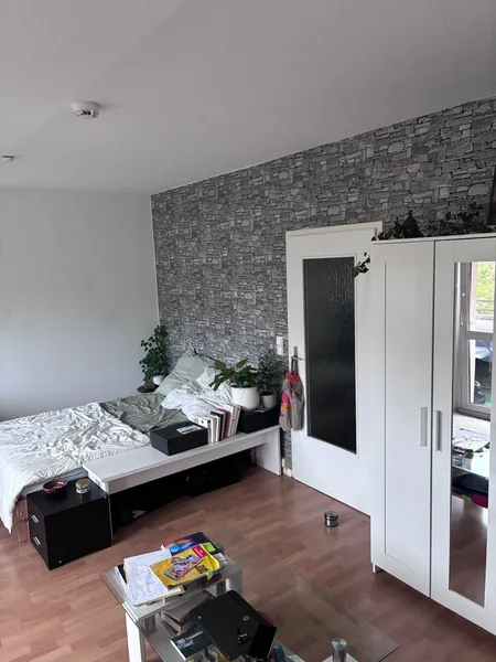 FULLY FURNISHED ROOM WITH BALCONY IN SHARED FLAT — photo 1
